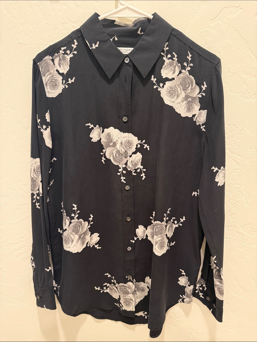 Equipment Femme Slim Signature Rose-Print Silk Blouse Size Small
